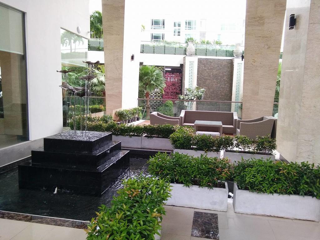 Peak Tower In Phatumnak Pattaya Exterior photo