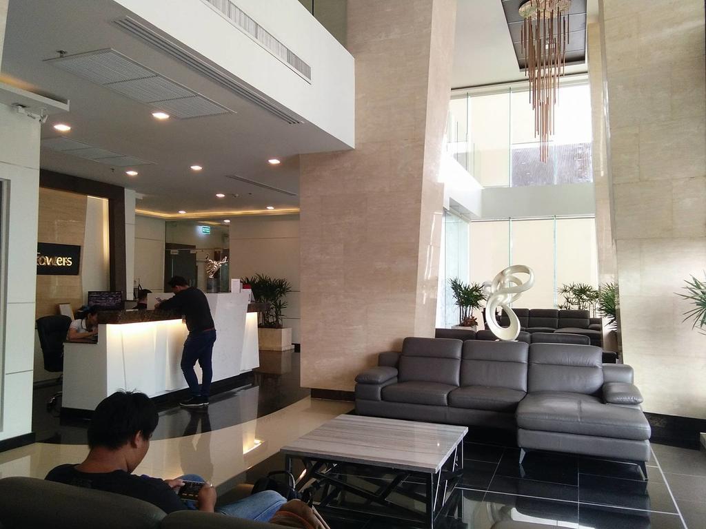 Peak Tower In Phatumnak Pattaya Exterior photo