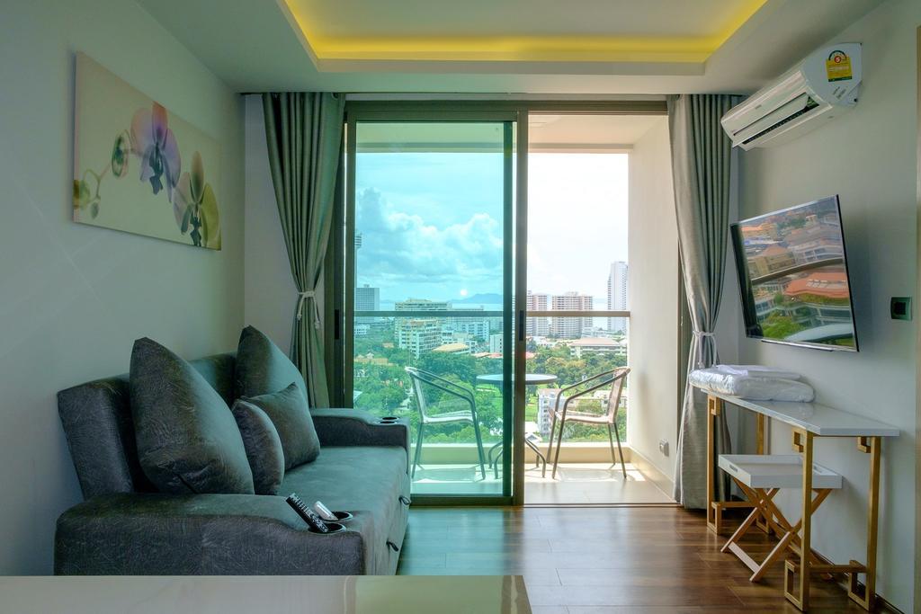 Peak Tower In Phatumnak Pattaya Exterior photo