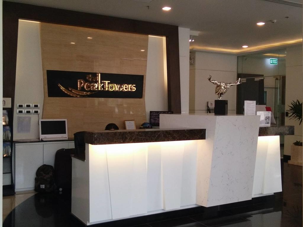 Peak Tower In Phatumnak Pattaya Exterior photo