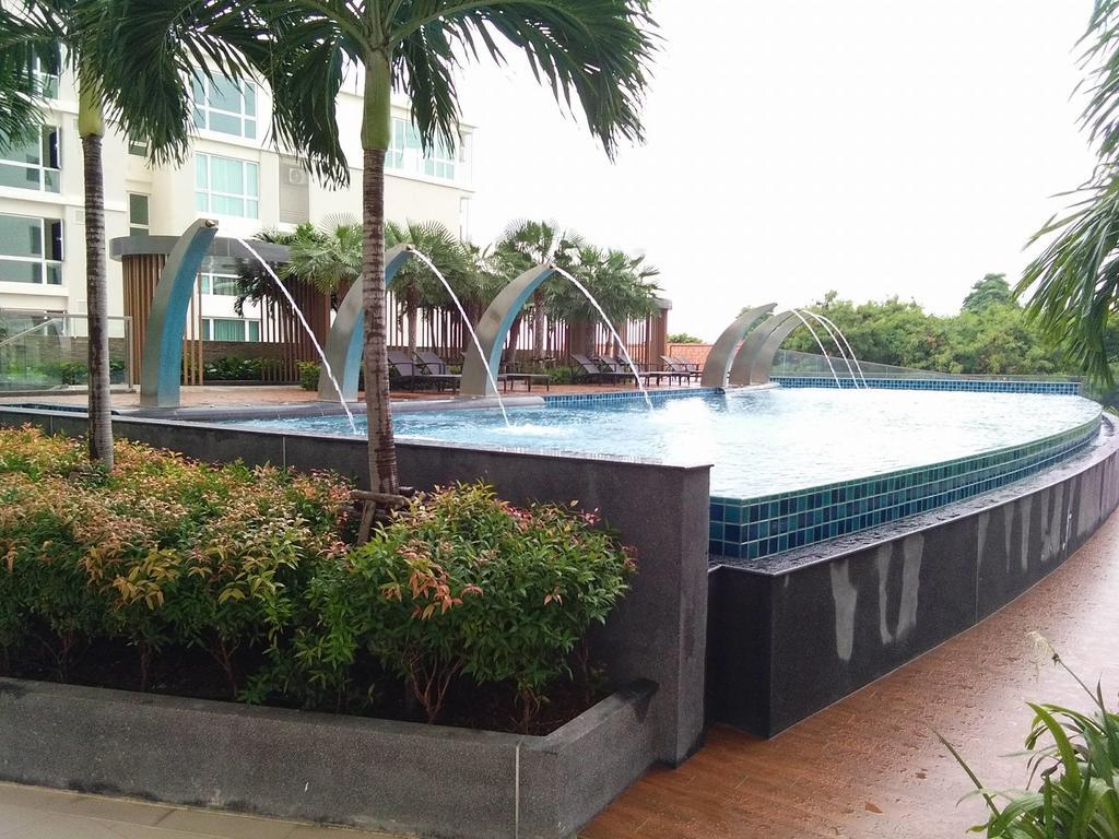 Peak Tower In Phatumnak Pattaya Exterior photo